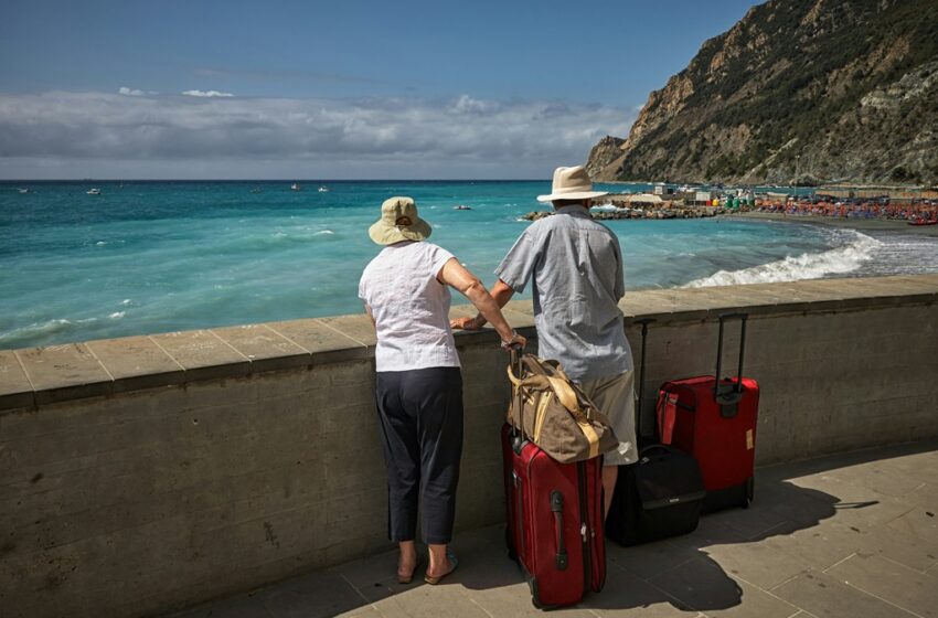  Planning a Trip? Essential Tips for Senior Travelers